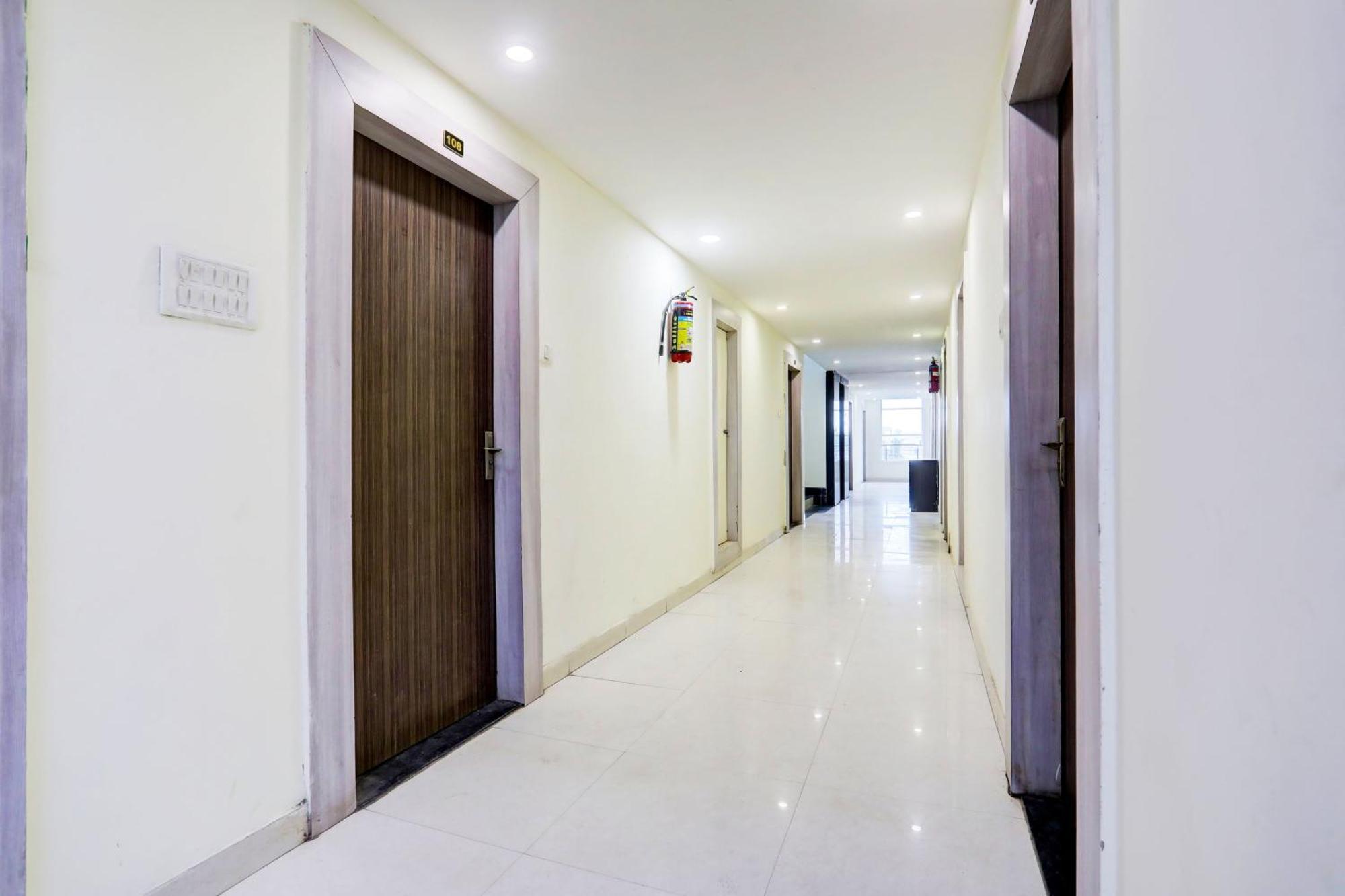 Super Townhouse Hoshangabad Road Near Aashima Mall Samarda Kaliasot Экстерьер фото